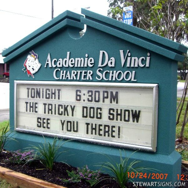 School Sign for Academie Da Vinci Charter School